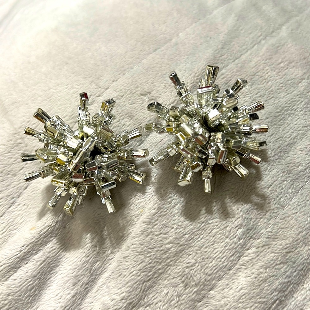 Retro silver earrings clip